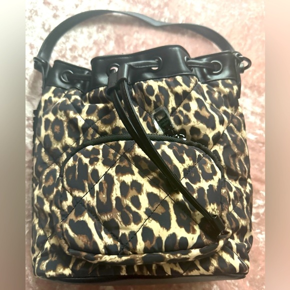 Steve Madden Handbags - 🌷Steve Madden Briveral Leopard Drawstring Bag